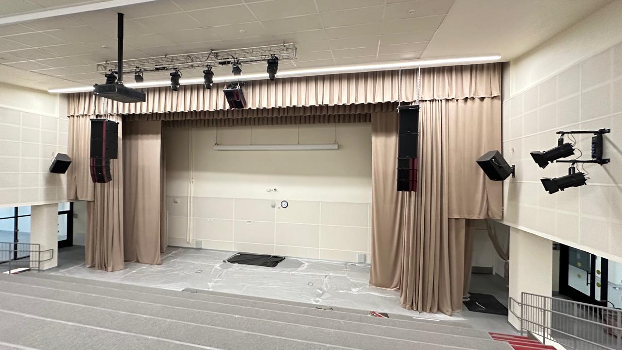 Amplifiers and Loudspeaker Lines